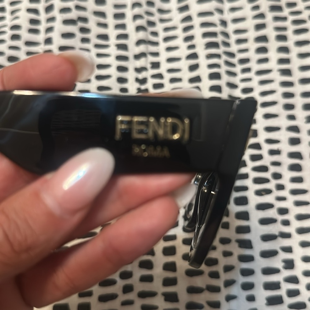 Fendi cat eye black sunglasses authentic - Picture 3 of 7
